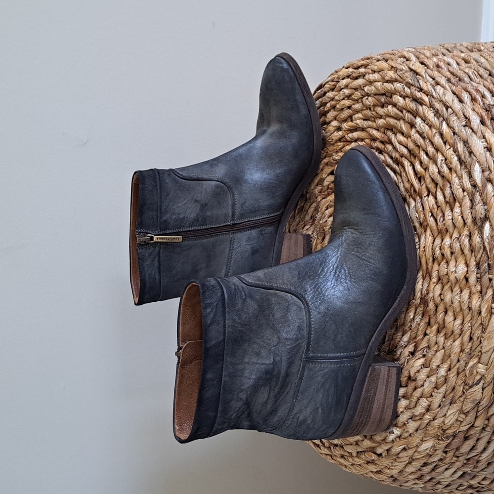 Donald J Pliner Womens Western Couture Collection Grey Textured Ankle Booties S7 - Picture 1 of 10